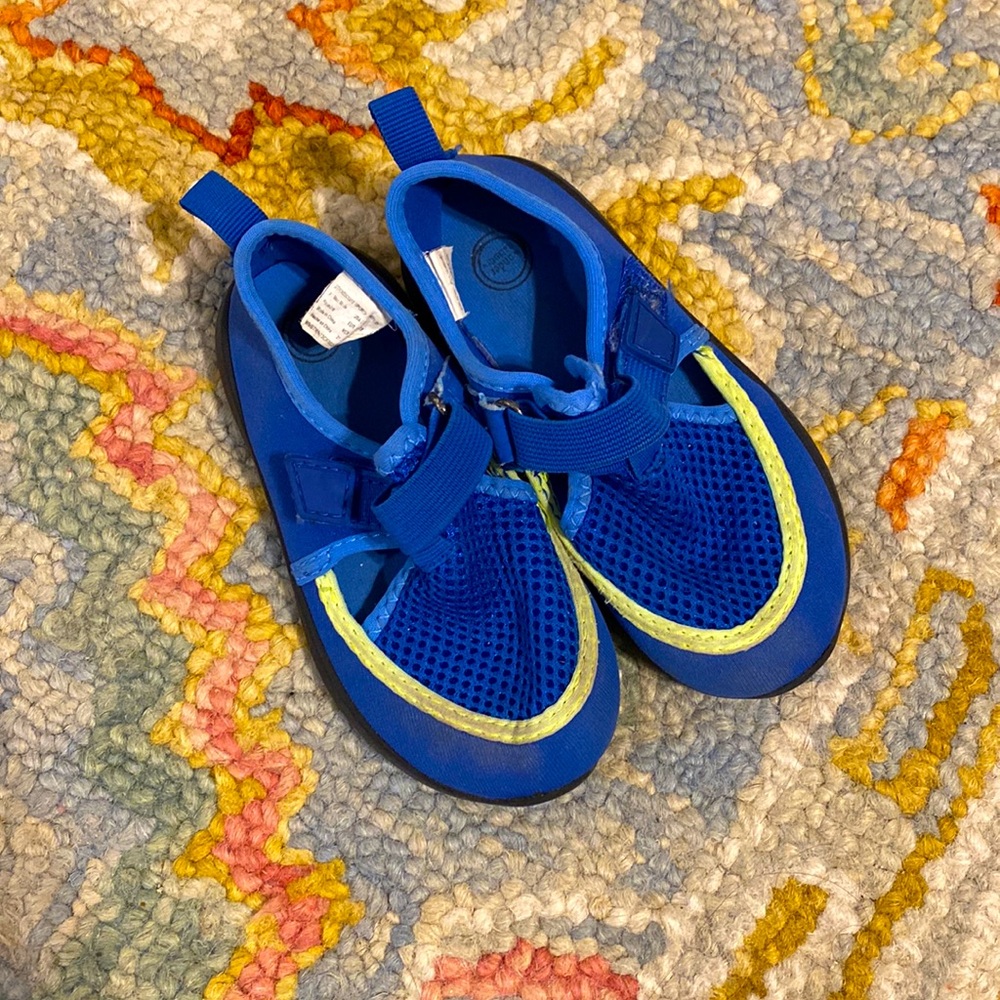 Water shoes for toddlers size 7-8